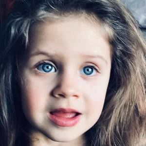 Meet your Posher, Annamaria